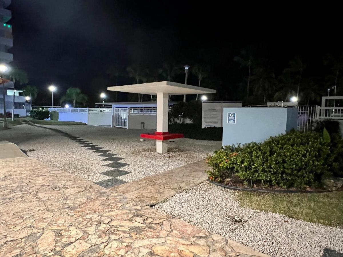 Hobie Oceanfront Apartment At Isla Verde San Juan Ngoại thất bức ảnh